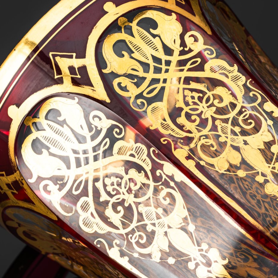 Бокал (кубок) в готическом стиле