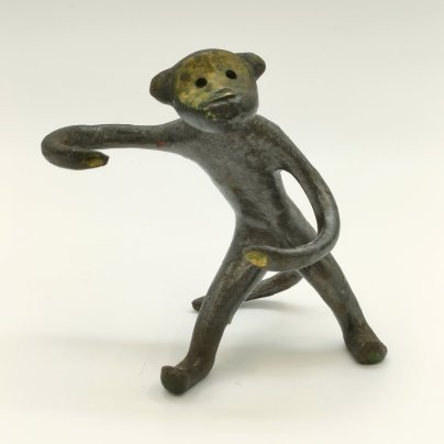Статуэтка (держатель для перечницы и солонки) "Обезьяна", металл, золочение, СССР, 1970-1980 гг.
