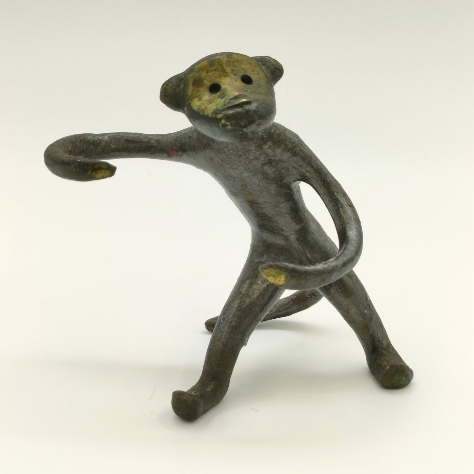 Статуэтка (держатель для перечницы и солонки) "Обезьяна", металл, золочение, СССР, 1970-1980 гг.