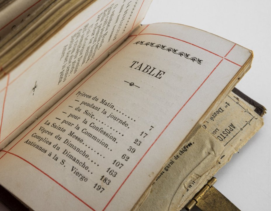 Молитвенник карманный на французском языке "Le petit paroissien romain contenant l'office divin des dimanches et fêtes"