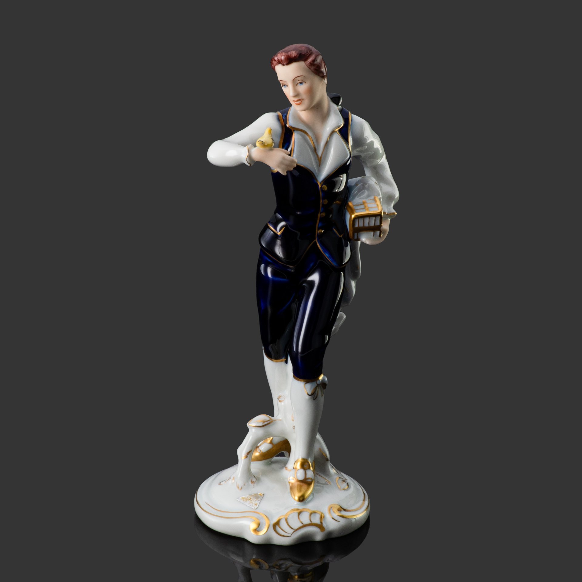 Статуэтка "Кавалер с птичкой", Royal Dux