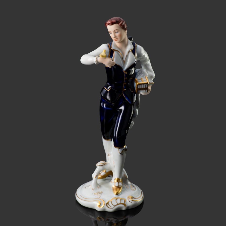Статуэтка "Кавалер с птичкой", Royal Dux
