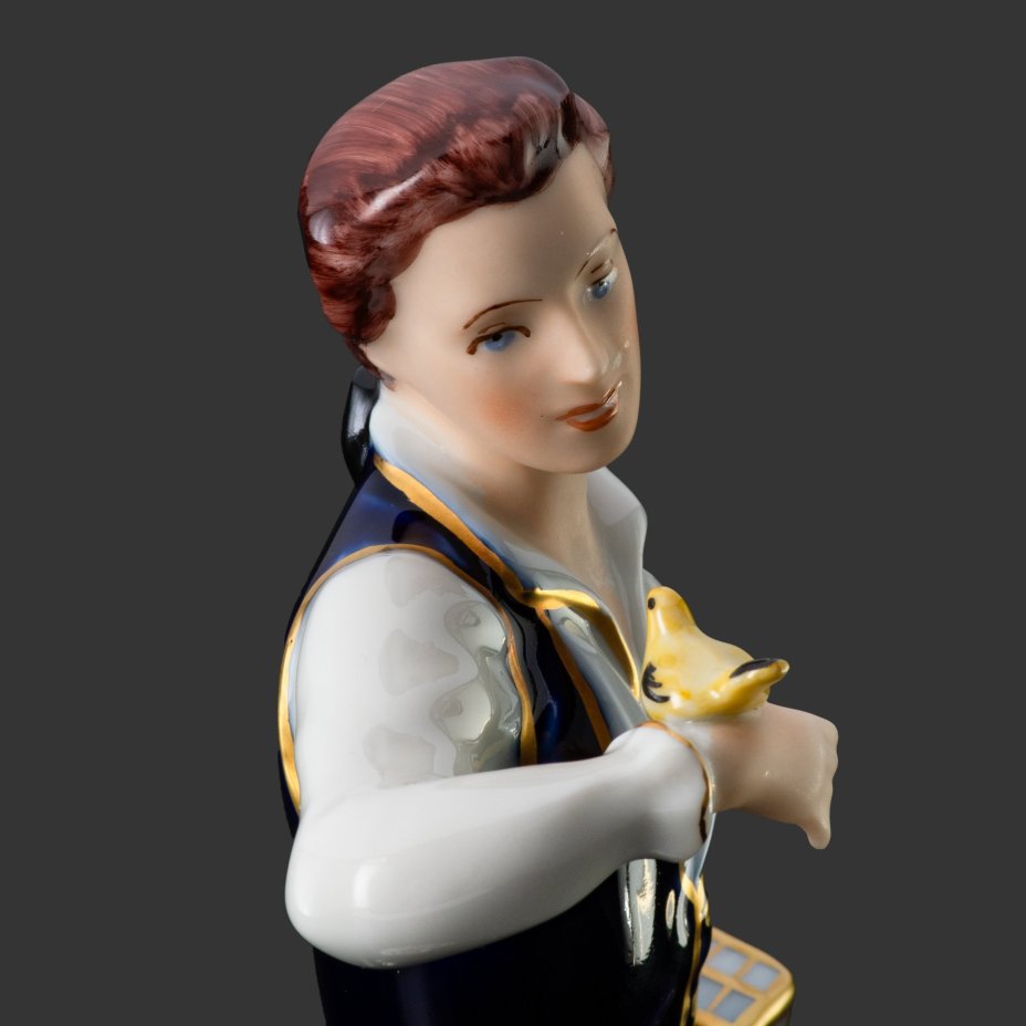 Статуэтка "Кавалер с птичкой", Royal Dux