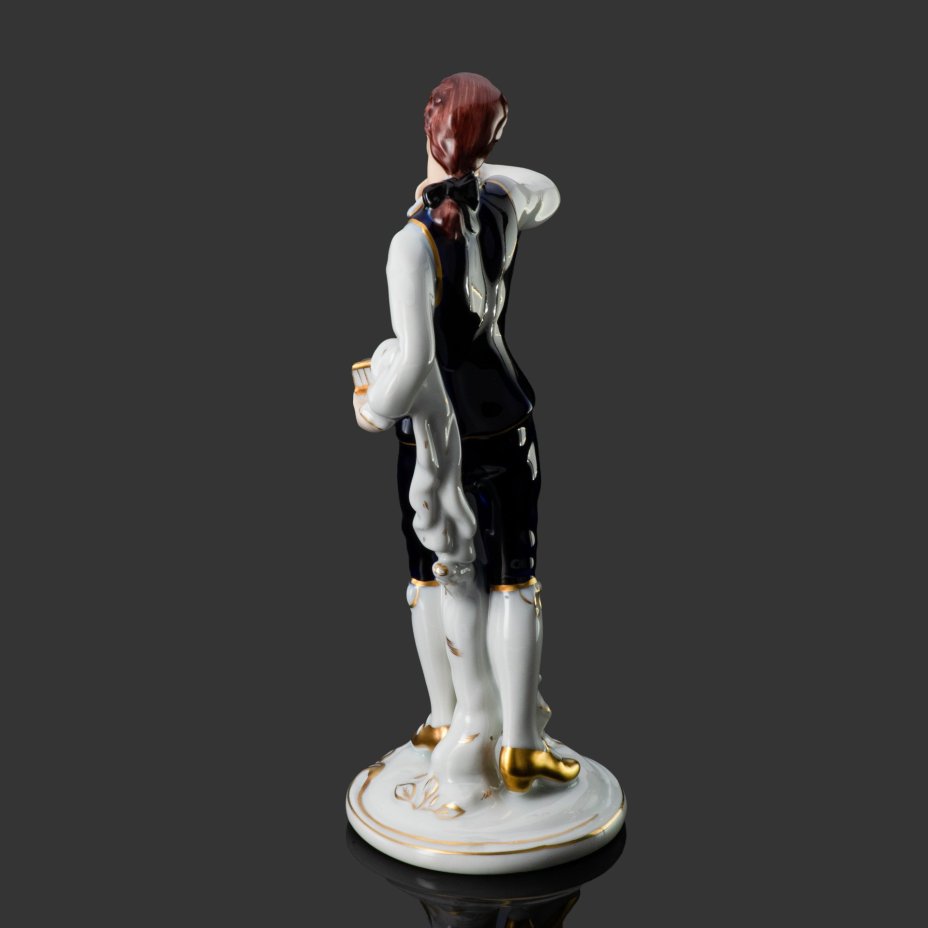 Статуэтка "Кавалер с птичкой", Royal Dux