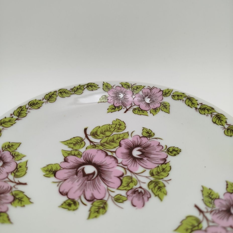 Набор из шести пирожковых тарелок с цветочным декором в розово-зеленой гамме, фарфор, печать, Epiag Royal Czechoslovakia, Чехословакия, 1970-1990 гг.