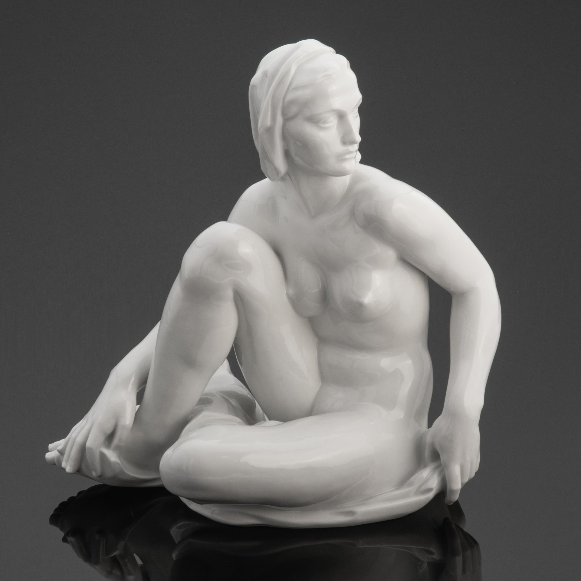 Скульптура "Наблюдающая", автор Роберт Ульманн (Robert Ullmann), Meissen (Мейсенский фарфор)