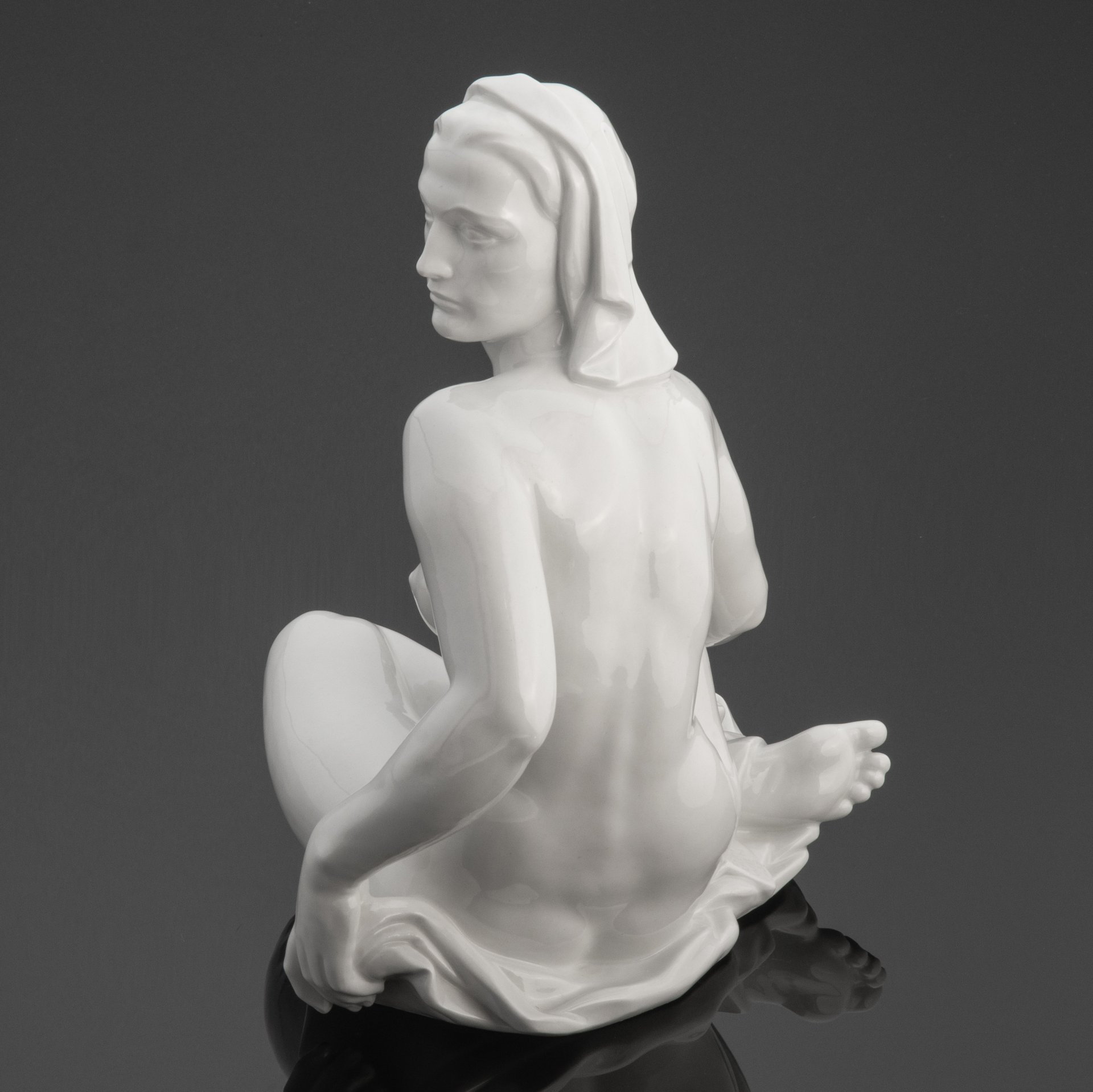 Скульптура "Наблюдающая", автор Роберт Ульманн (Robert Ullmann), Meissen (Мейсенский фарфор)