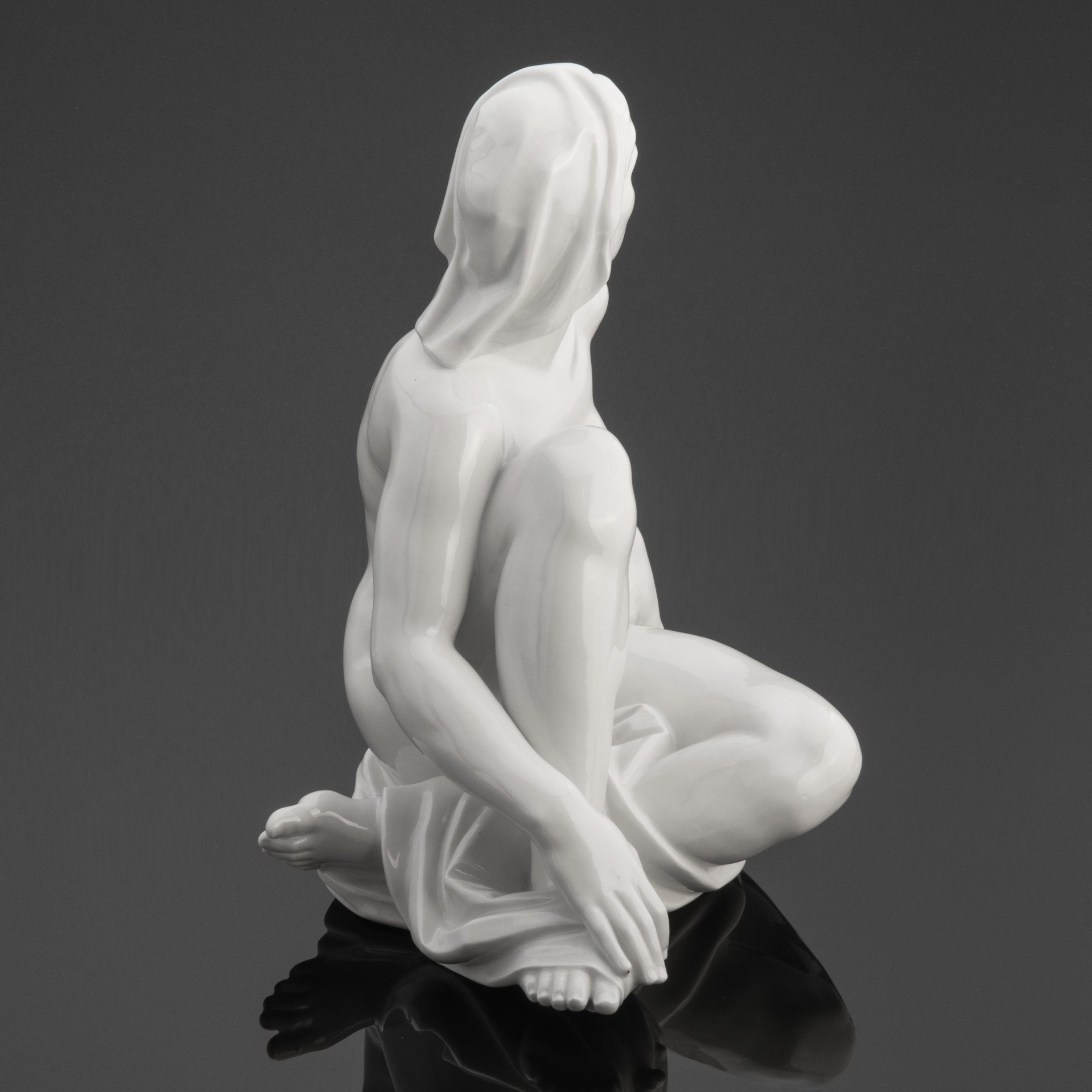 Скульптура "Наблюдающая", автор Роберт Ульманн (Robert Ullmann), Meissen (Мейсенский фарфор)