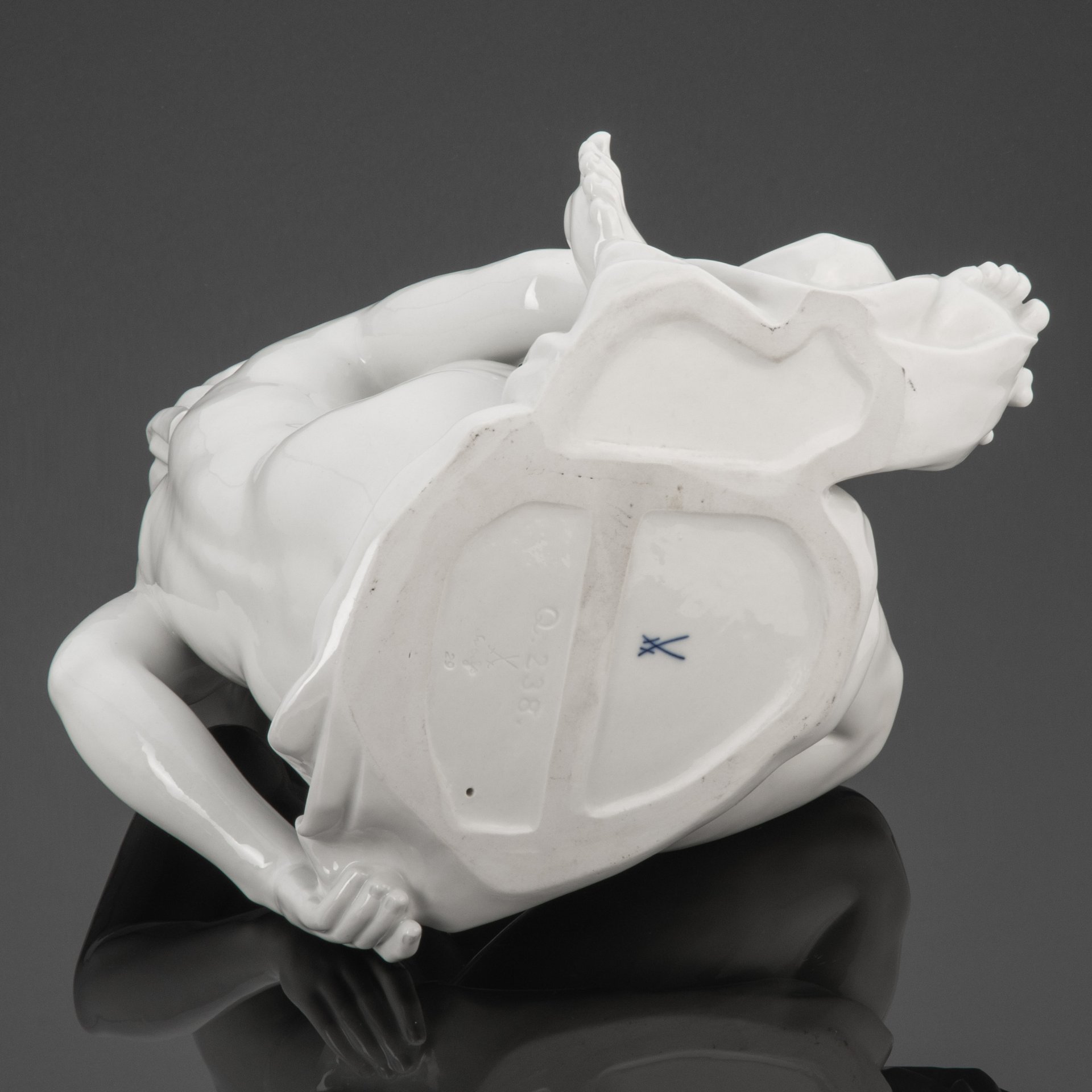 Скульптура "Наблюдающая", автор Роберт Ульманн (Robert Ullmann), Meissen (Мейсенский фарфор)