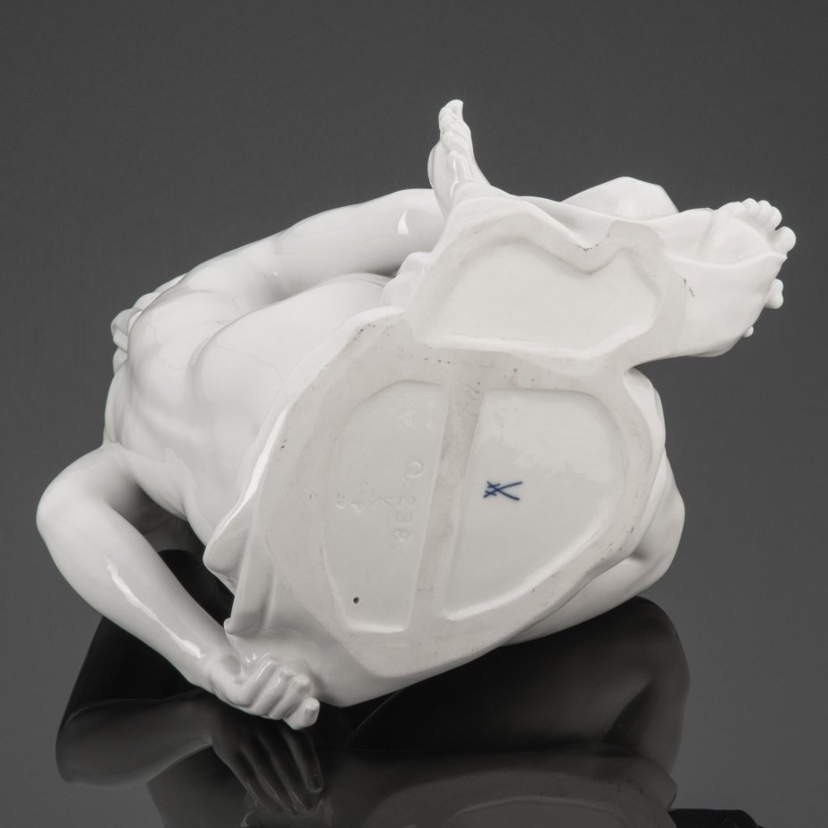 Скульптура "Наблюдающая", автор Роберт Ульманн (Robert Ullmann), Meissen (Мейсенский фарфор)