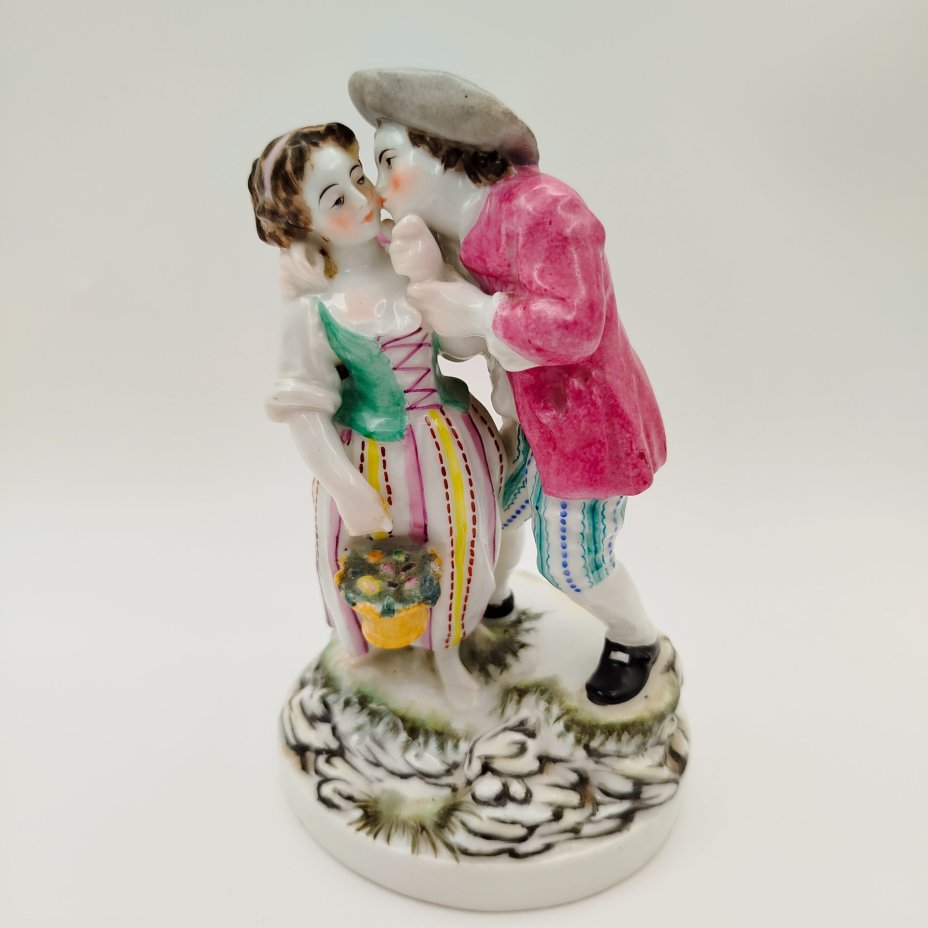 Статуэтка "Поцелуй", фарфор, роспись, Европа, 1890-1920 гг.