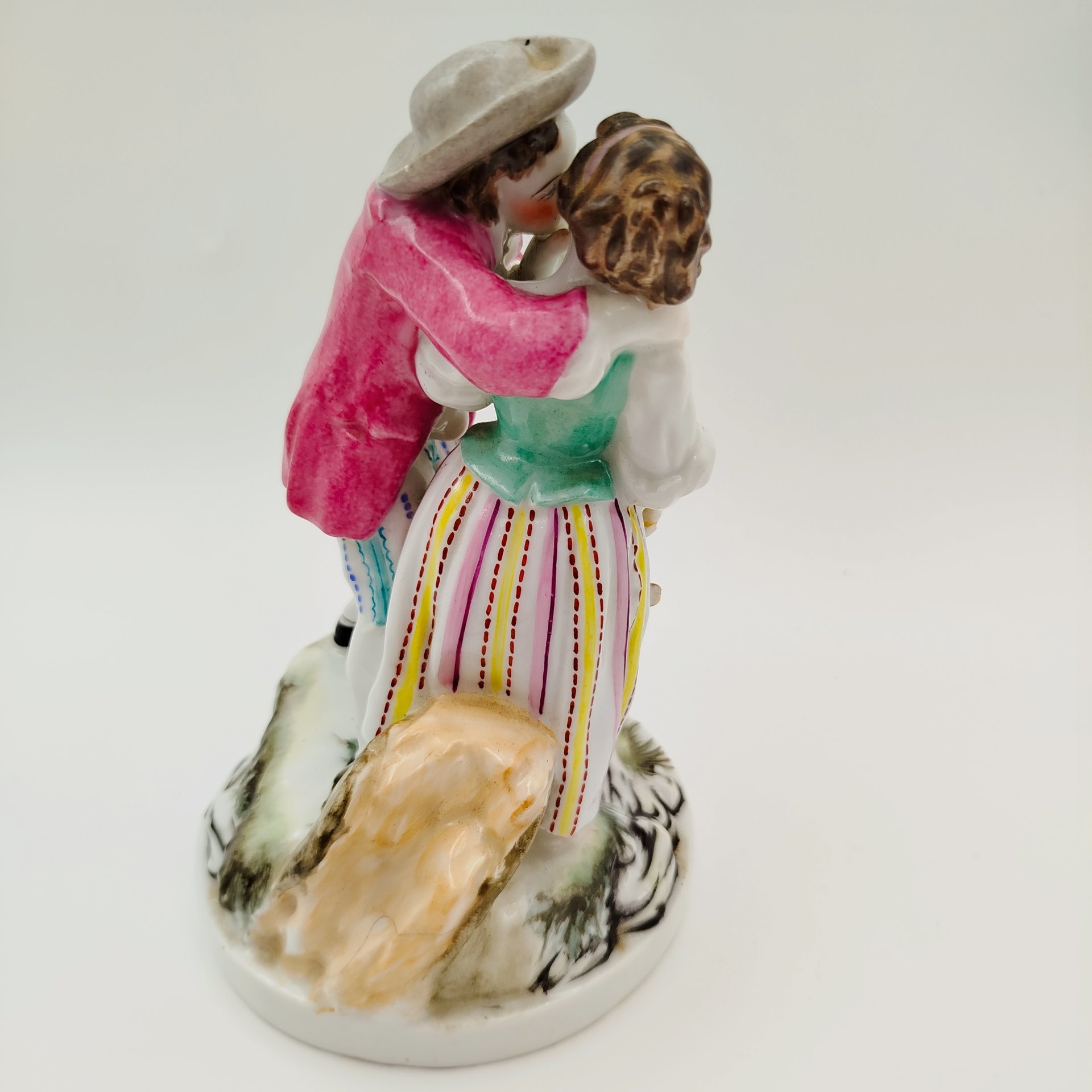 Статуэтка "Поцелуй", фарфор, роспись, Европа, 1890-1920 гг.