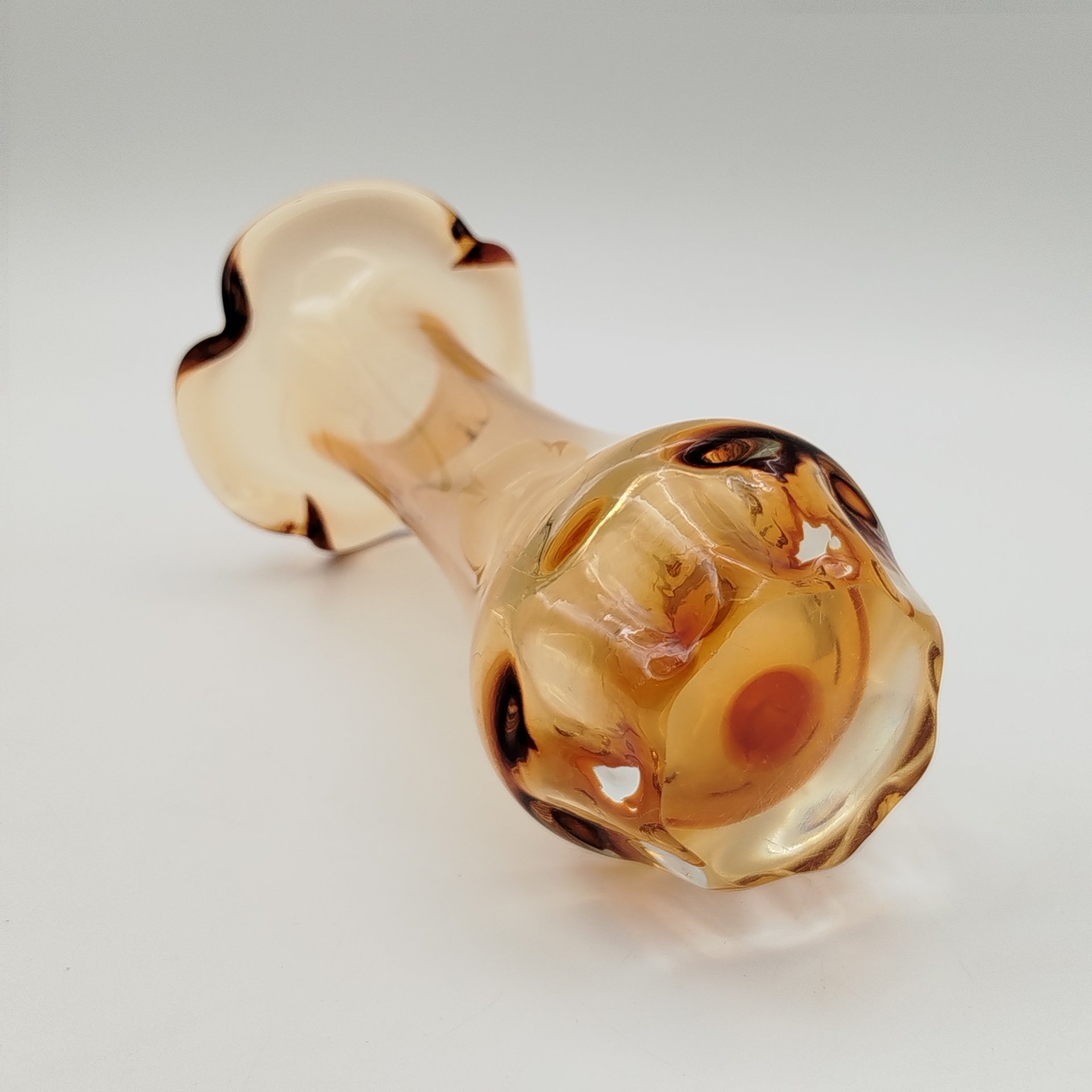 Вазочка янтарного оттенка с фестончатым горлом, стекло, СССР, 1970-1990 гг.