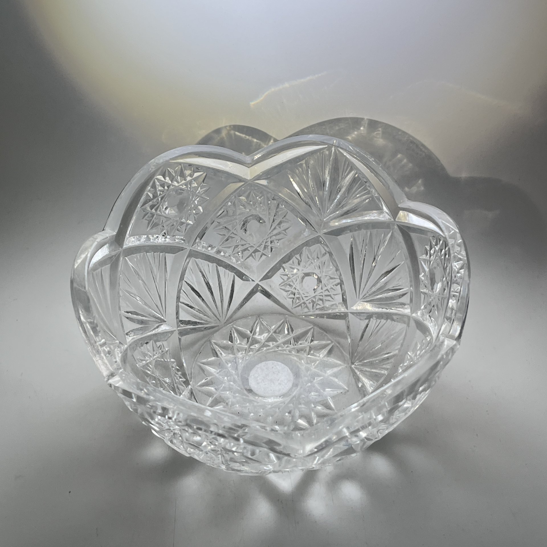 Салатник круглой формы с резным геометрическим декором, стекло, алмазная грань, СССР, 1970-1990 гг.