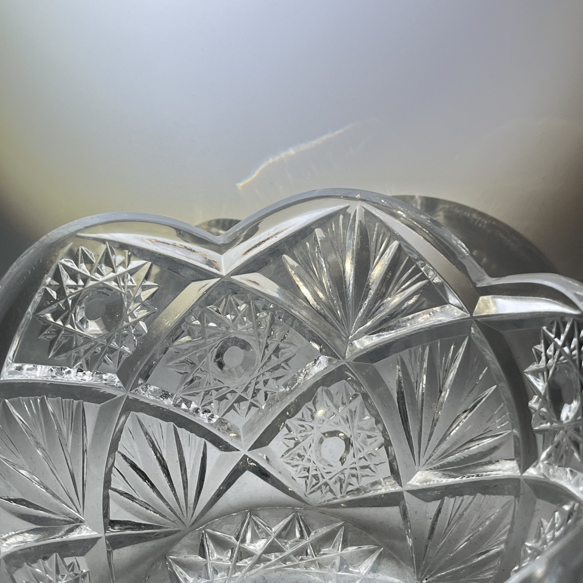 Салатник круглой формы с резным геометрическим декором, стекло, алмазная грань, СССР, 1970-1990 гг.