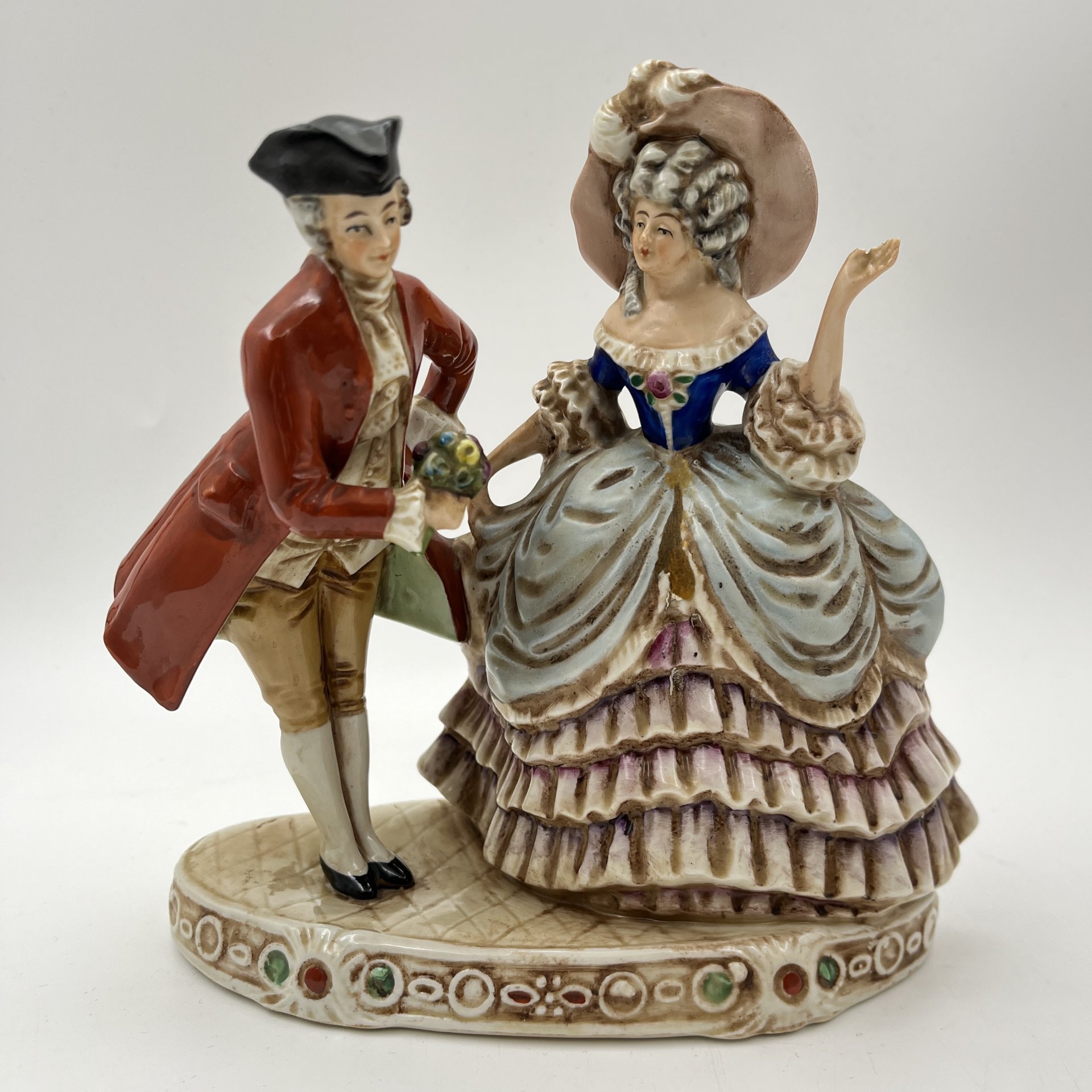 Статуэтка "Кавалер преподносит букет", фарфор, роспись, Германия, 1960-1980 гг.