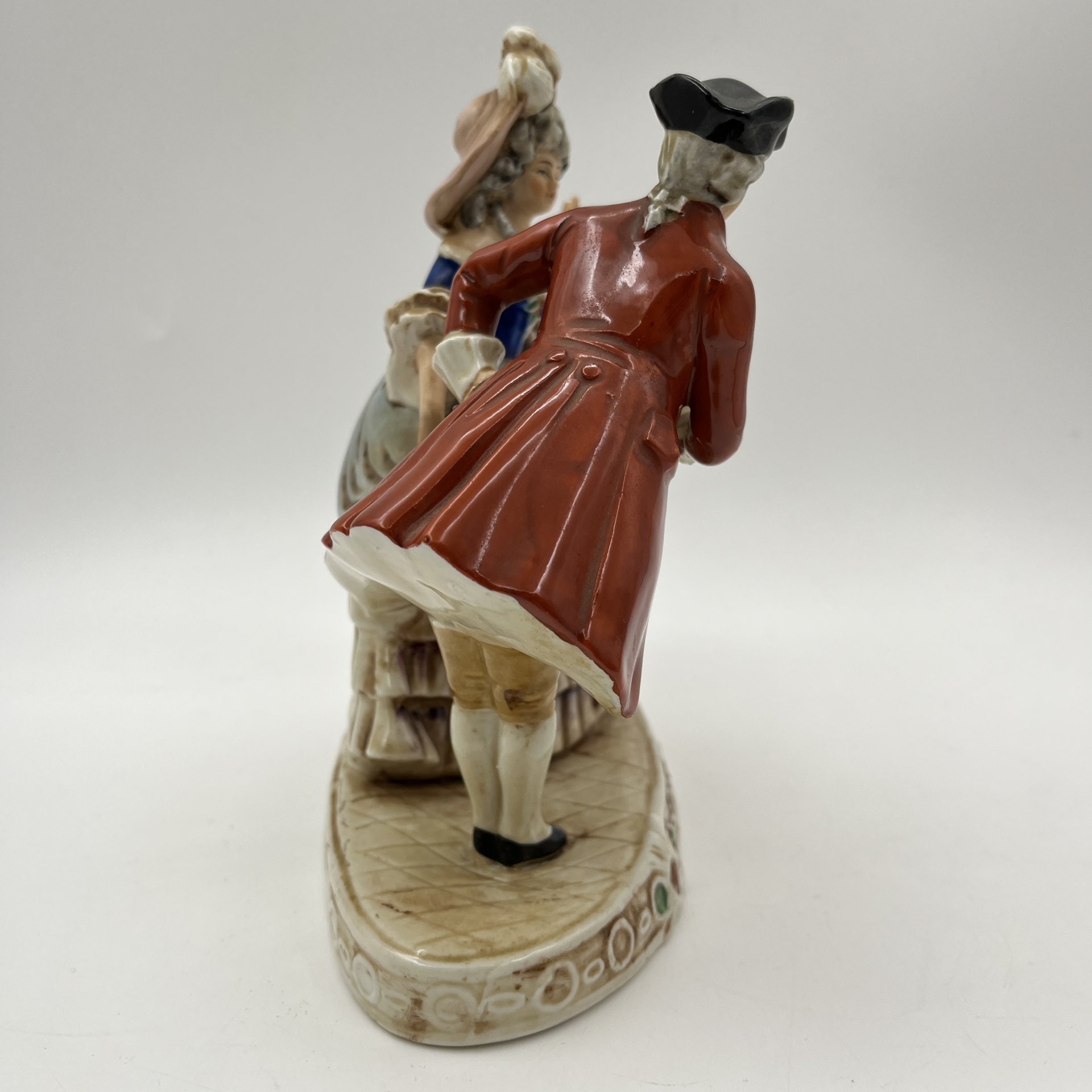 Статуэтка "Кавалер преподносит букет", фарфор, роспись, Германия, 1960-1980 гг.