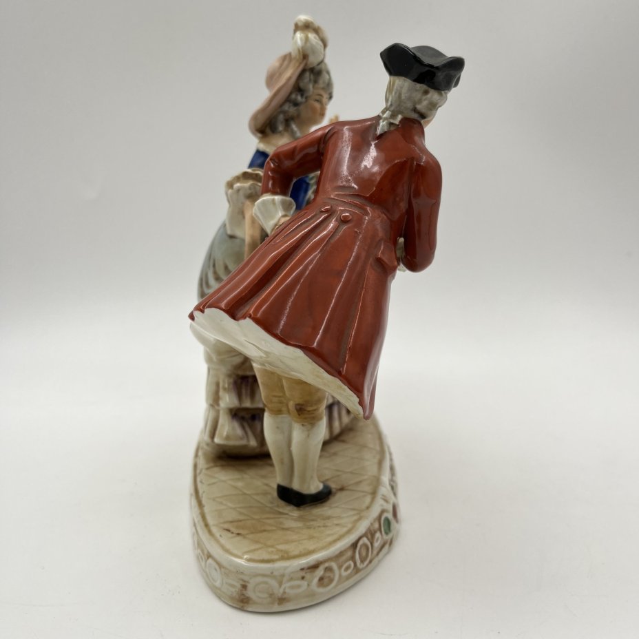 Статуэтка "Кавалер преподносит букет", фарфор, роспись, Германия, 1960-1980 гг.