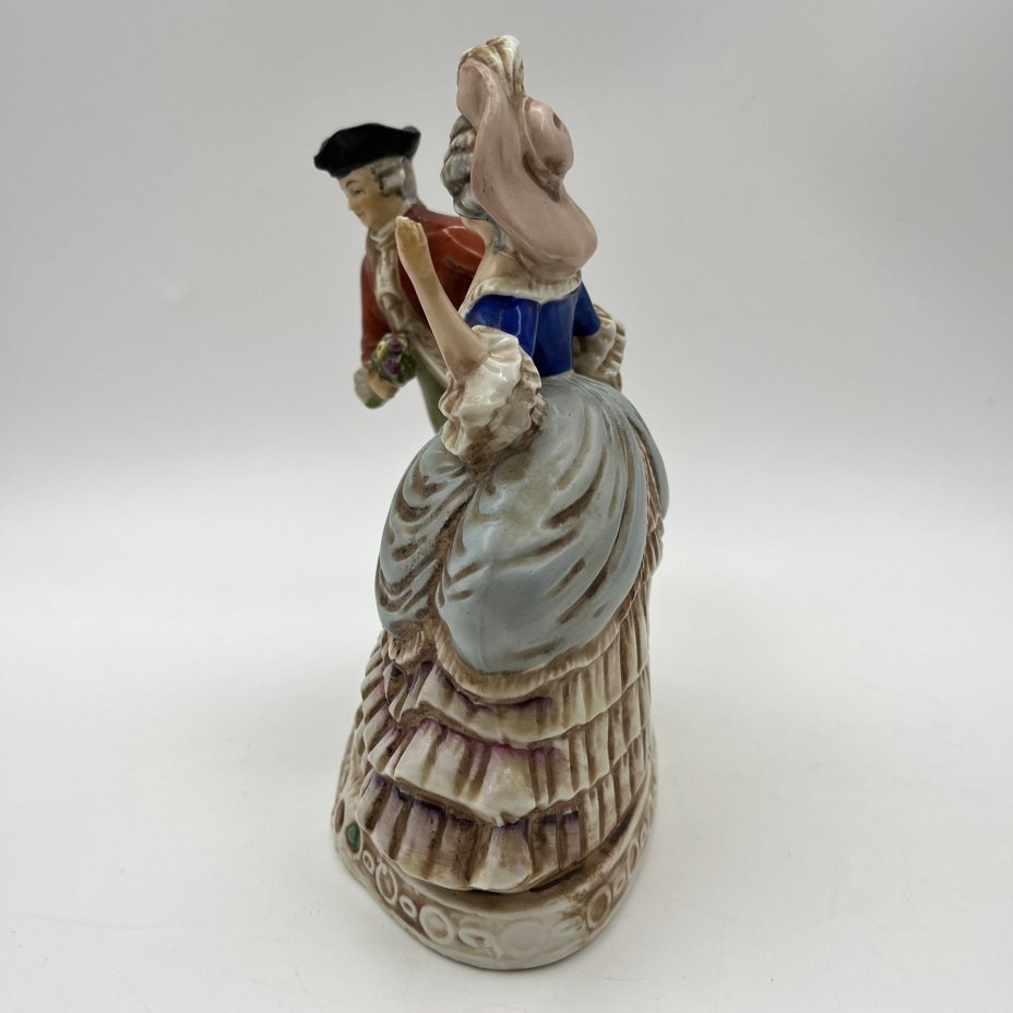Статуэтка "Кавалер преподносит букет", фарфор, роспись, Германия, 1960-1980 гг.