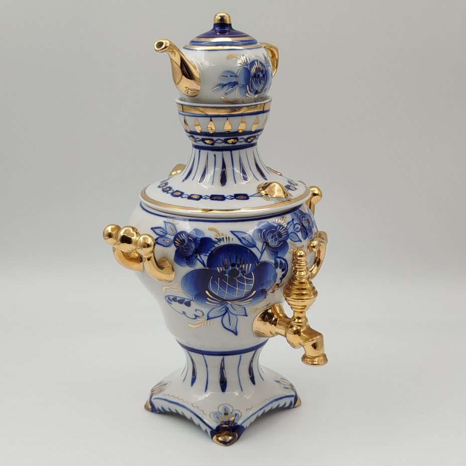 Статуэтка "Самовар с заварочным чайником", фарфор, роспись, золочение, Объединение «Гжель», СССР, 1978-1982 гг.