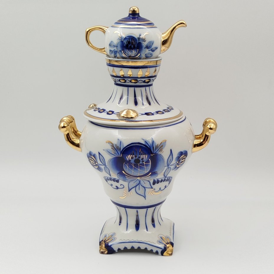 Статуэтка "Самовар с заварочным чайником", фарфор, роспись, золочение, Объединение «Гжель», СССР, 1978-1982 гг.