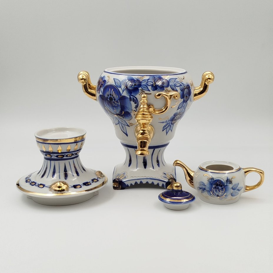 Статуэтка "Самовар с заварочным чайником", фарфор, роспись, золочение, Объединение «Гжель», СССР, 1978-1982 гг.