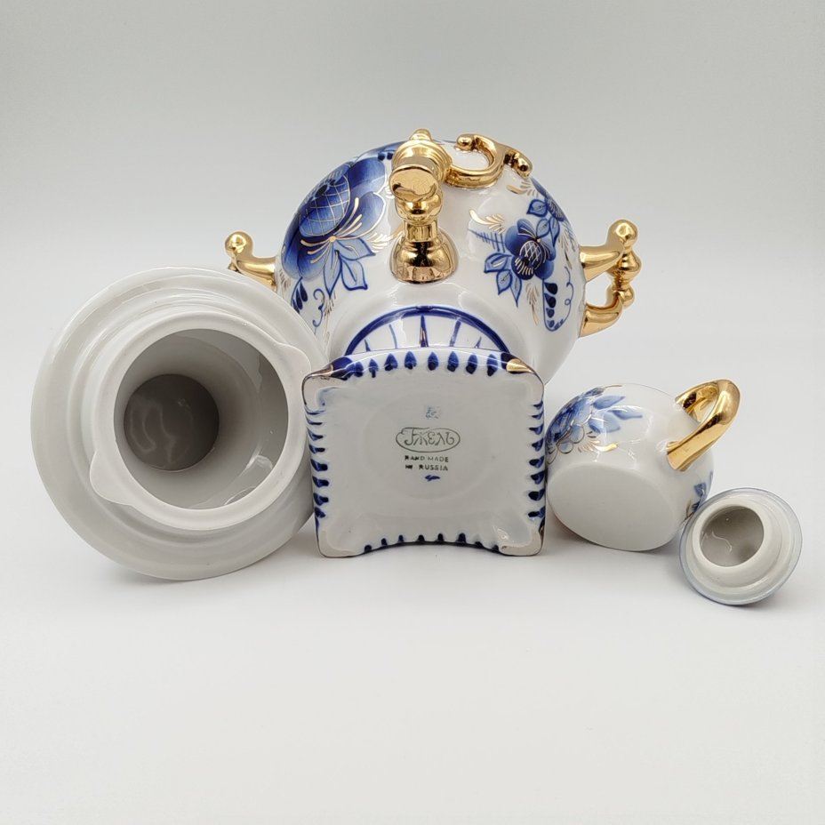 Статуэтка "Самовар с заварочным чайником", фарфор, роспись, золочение, Объединение «Гжель», СССР, 1978-1982 гг.