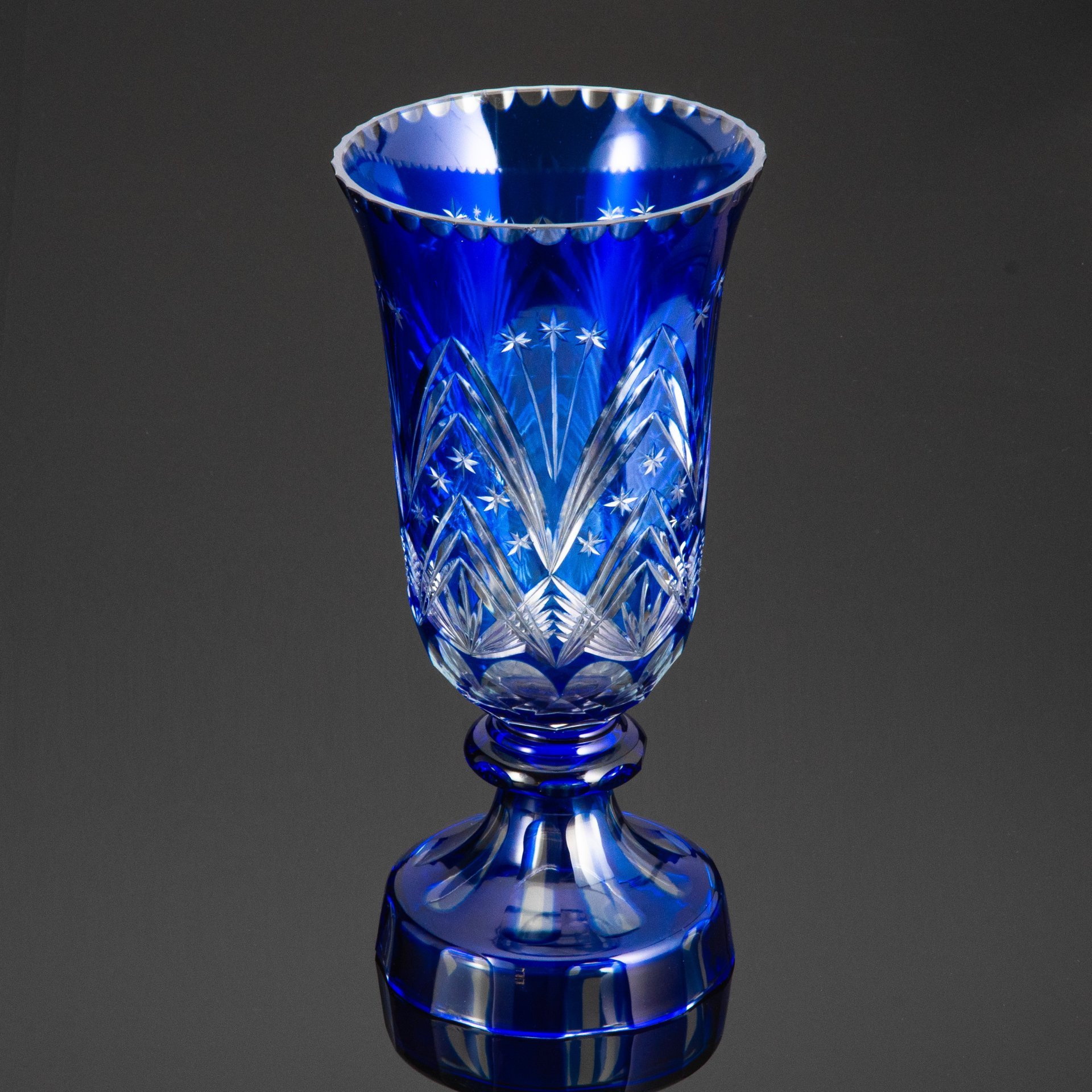 Ваза для цветов "Салют", автор  Рогов Евгений Иванович, хрусталь, нацвет, алмазная грань, Гусевской хрустальный завод (Гусь-Хрустальный), Гусевской хрустальный завод (Гусь-Хрустальный)