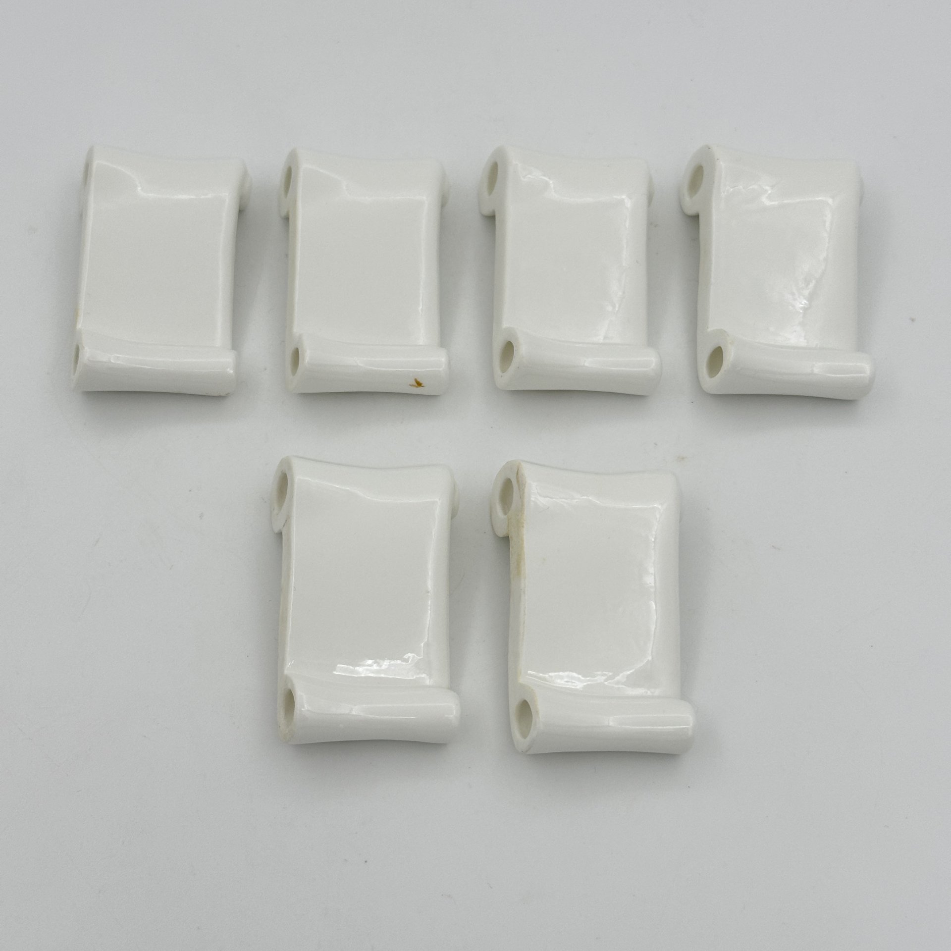 Набор подставок под столовые приборы в виде свитков с растительным узором (6 шт.)