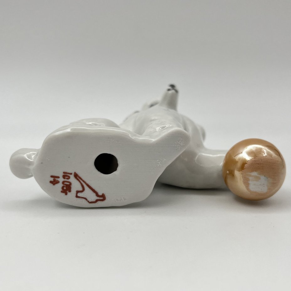 Статуэтка "Пудель с мячом"