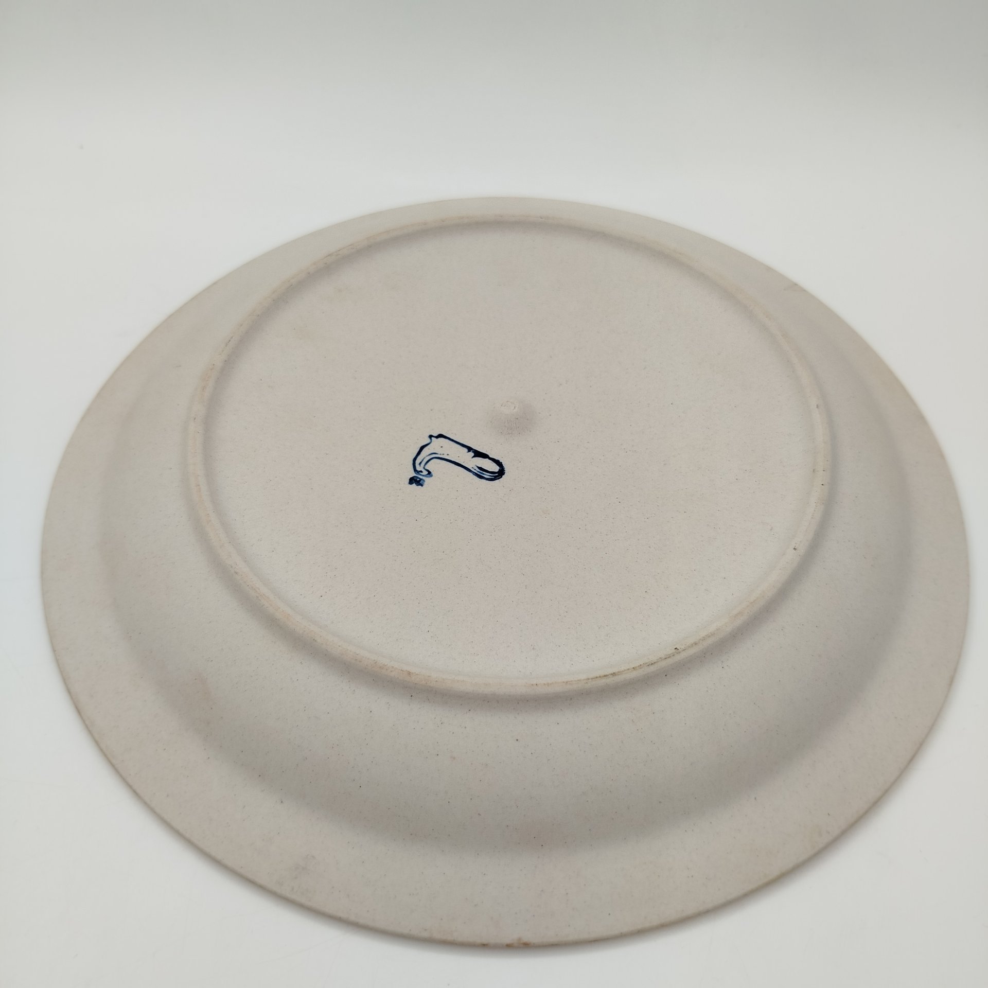 Тарелка декоративная "50 лет Уральскому вагоностроительному заводу имени Ф. Э. Дзержинского", фарфор, бисквит, рельеф, Богдановичский фарфоровый завод, СССР, 1986 г.