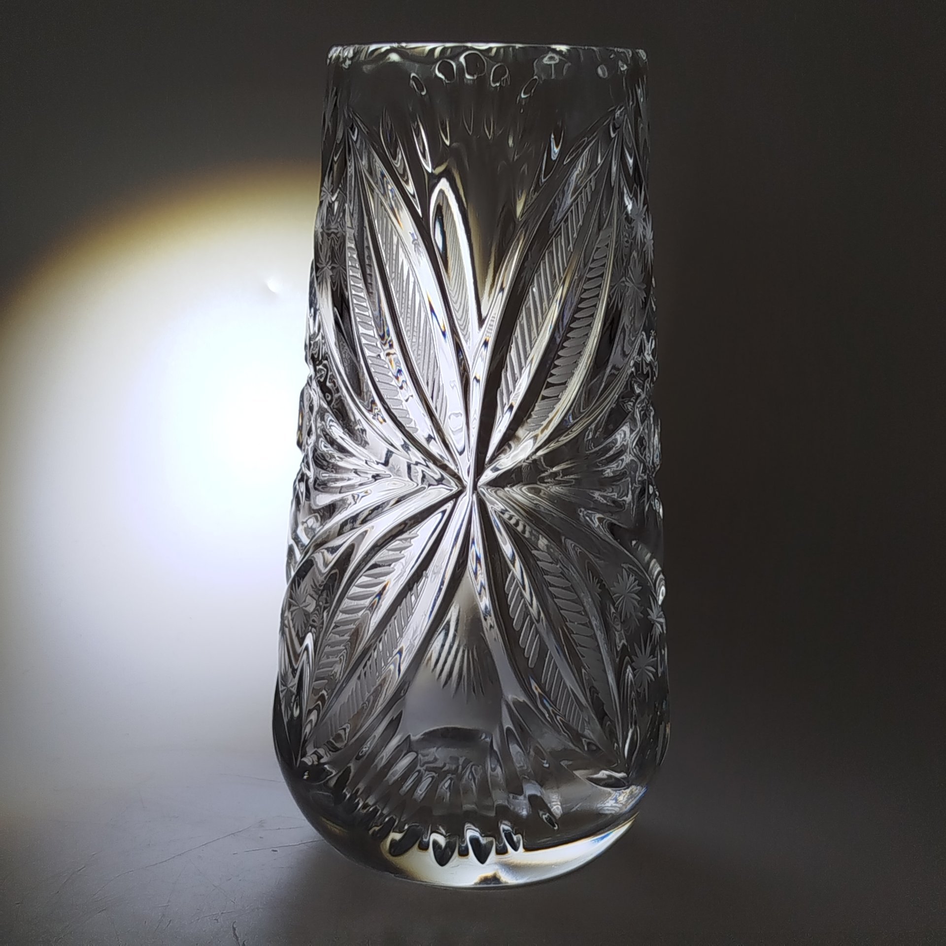 Ваза для цветов с резным декором, хрусталь, алмазная грань, СССР, 1970-1990 гг.