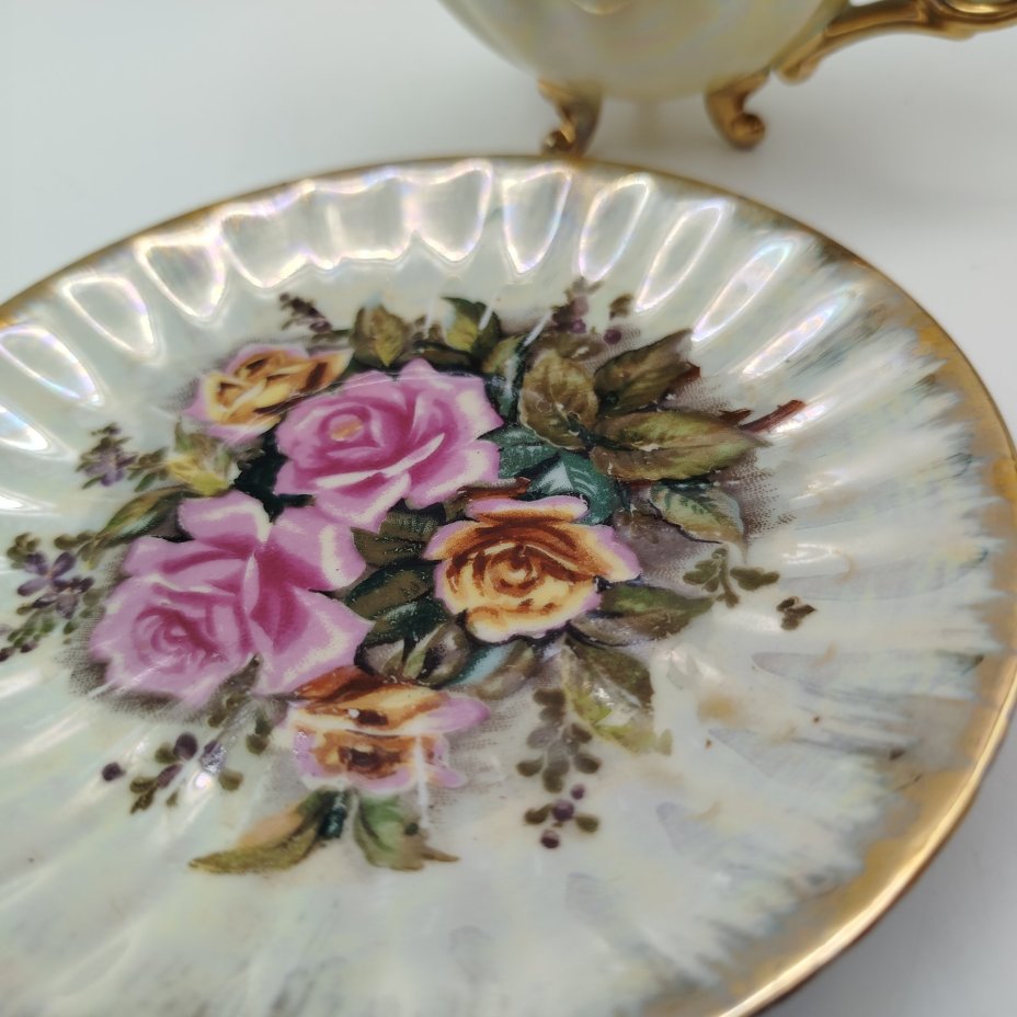 Чайная (кофейная)  пара на ножках , украшенная цветочным декором, фарфор, деколь, люстр, золочение, Европа, 1960-1980 гг.