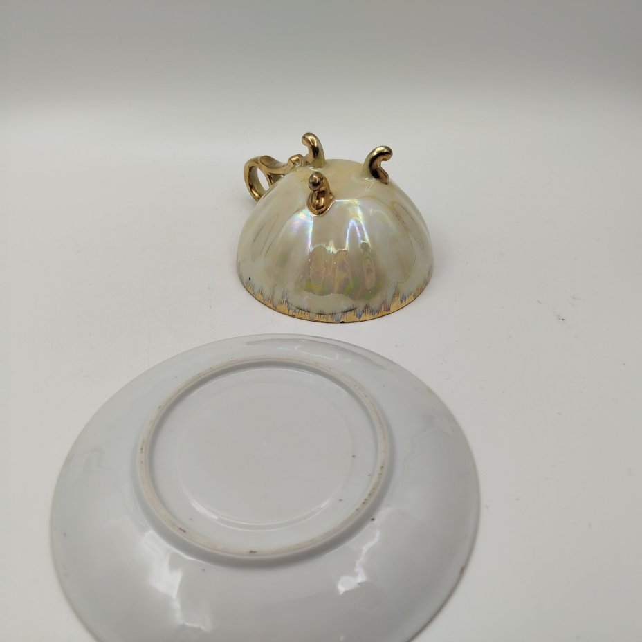 Чайная (кофейная)  пара на ножках , украшенная цветочным декором, фарфор, деколь, люстр, золочение, Европа, 1960-1980 гг.