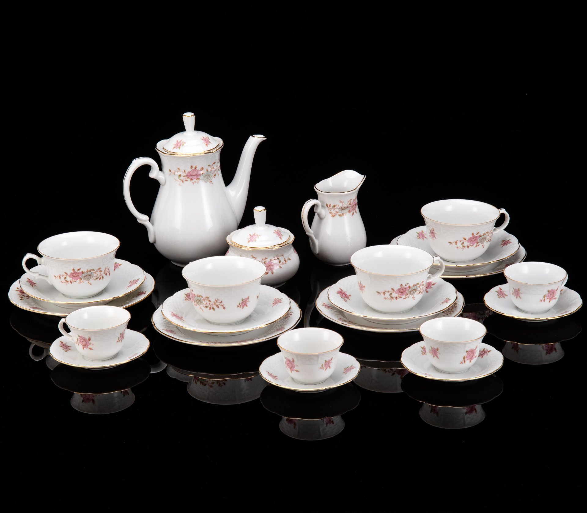 Сервиз чайно-кофейный с цветочным и рельефным декором на 4 персоны (23 предмета), фарфор, деколь, золочение, Thun (Тун), Чехословакия, 1970-1992 гг.