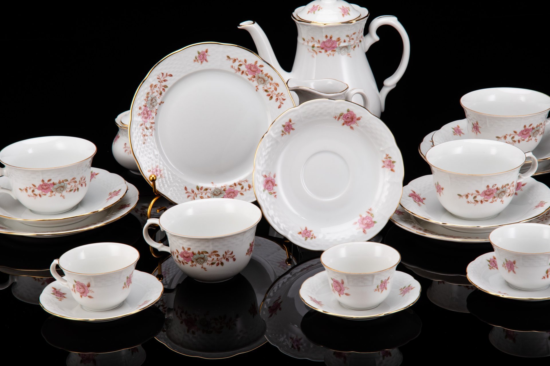 Сервиз чайно-кофейный с цветочным и рельефным декором на 4 персоны (23 предмета), фарфор, деколь, золочение, Thun (Тун), Чехословакия, 1970-1992 гг.