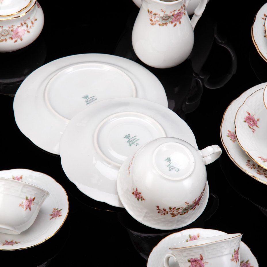 Сервиз чайно-кофейный с цветочным и рельефным декором на 4 персоны (23 предмета), фарфор, деколь, золочение, Thun (Тун), Чехословакия, 1970-1992 гг.
