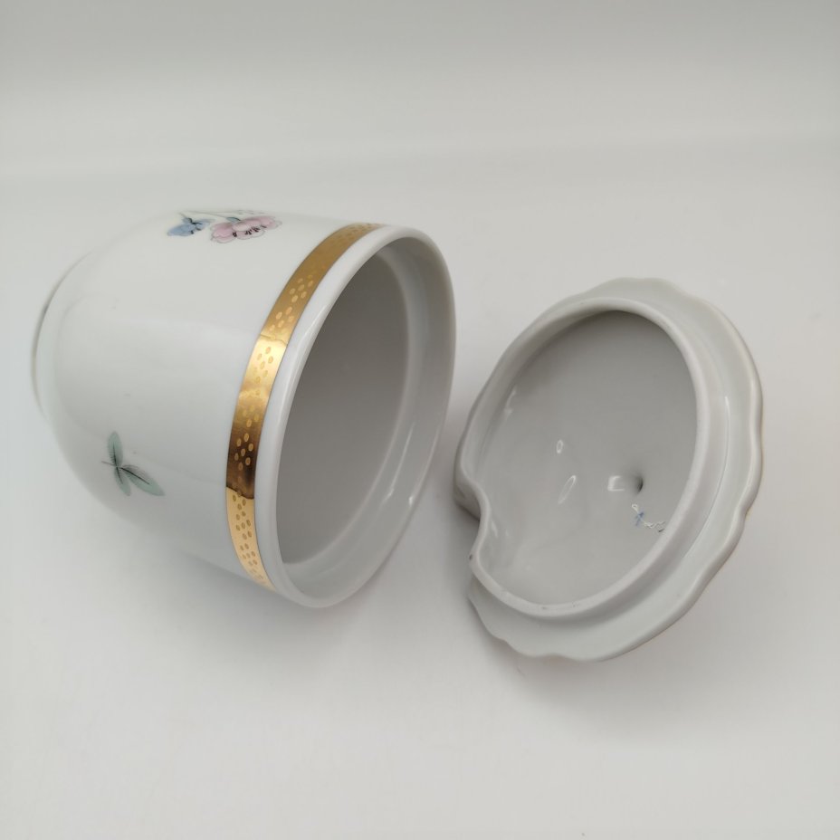 Сахарница с цветочным декором и золотистым кантом, фарфор, деколь, золочение, Porzellanfabrik Kalk (KPE), ГДР, 1950-1990 гг.