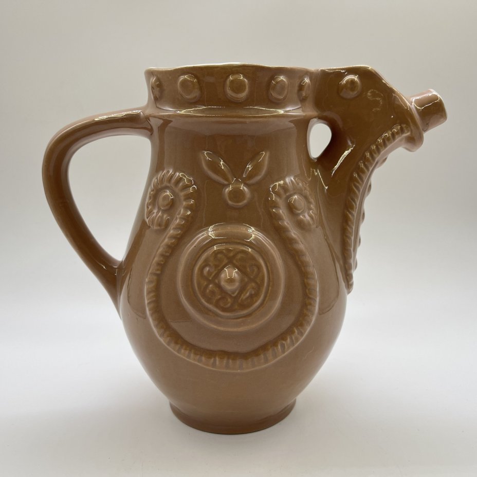 Кувшин с рельефным декором