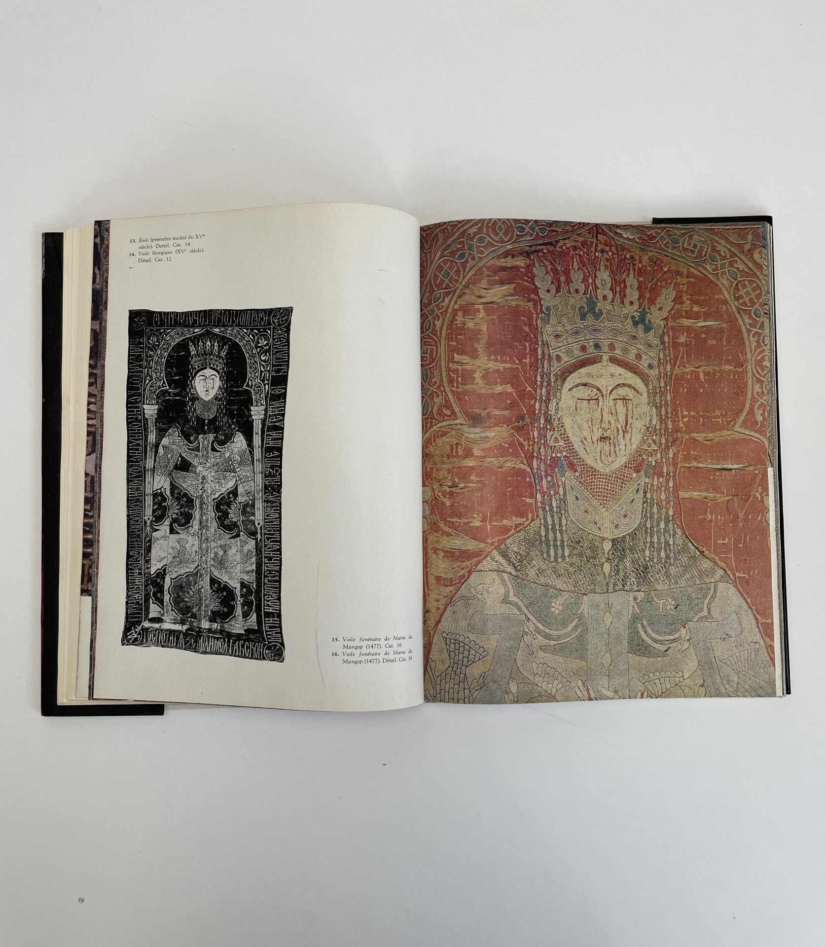 Книга на французском языке "La broderie Roumaine ancienne" ("Древняя румынская вышивка") с дарственной надписью