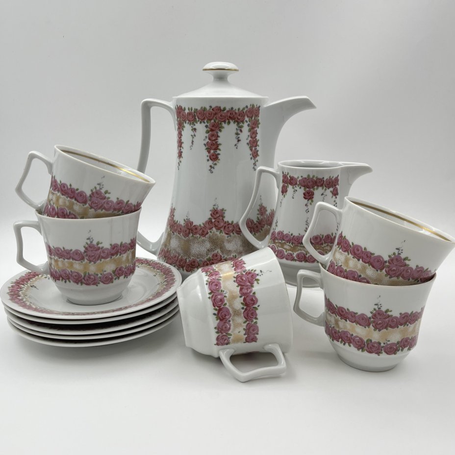 Сервиз чайно-кофейный на 5 персон (12 предметов), украшенный цветочным декором, фарфор, деколь, золочение, Graf Von Henneberg Porzellan, 1777 Jlmenau, ГДР, 1973-1977 гг.