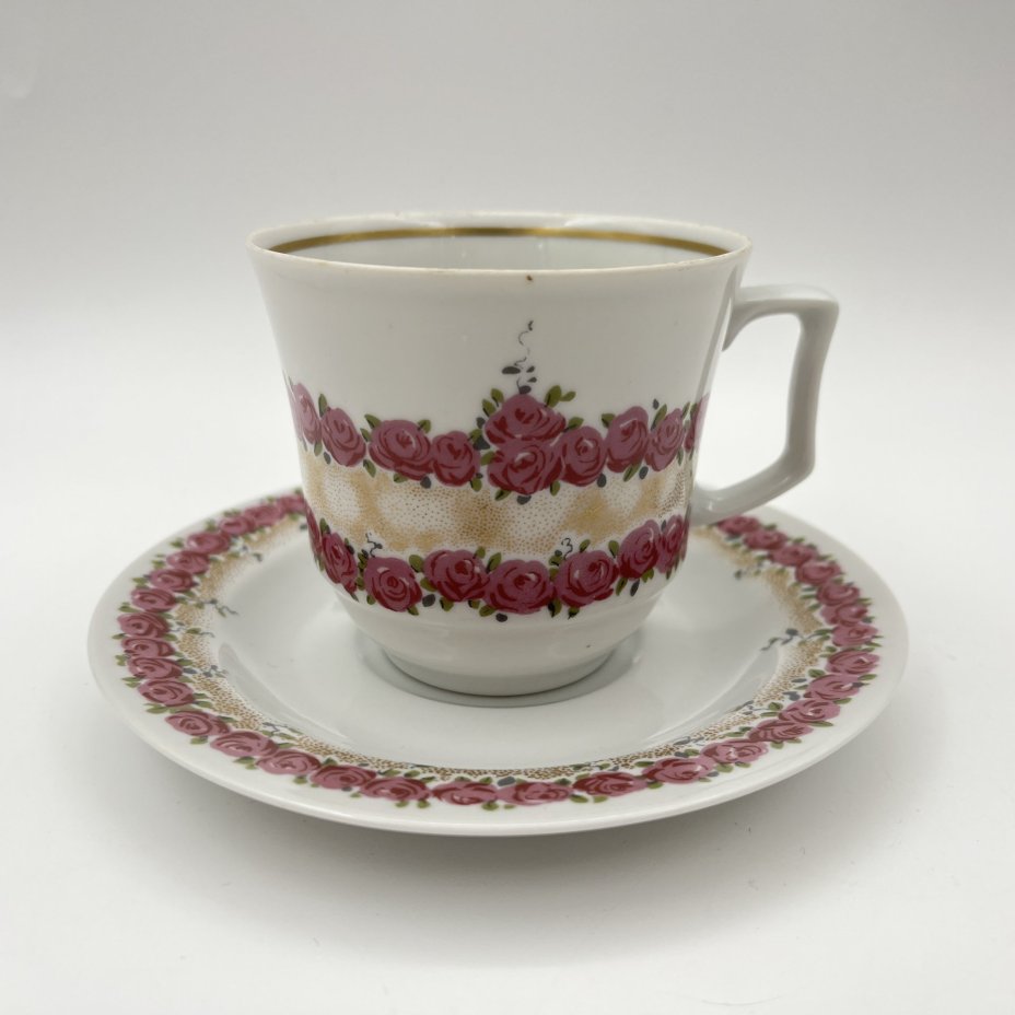 Сервиз чайно-кофейный на 5 персон (12 предметов), украшенный цветочным декором, фарфор, деколь, золочение, Graf Von Henneberg Porzellan, 1777 Jlmenau, ГДР, 1973-1977 гг.
