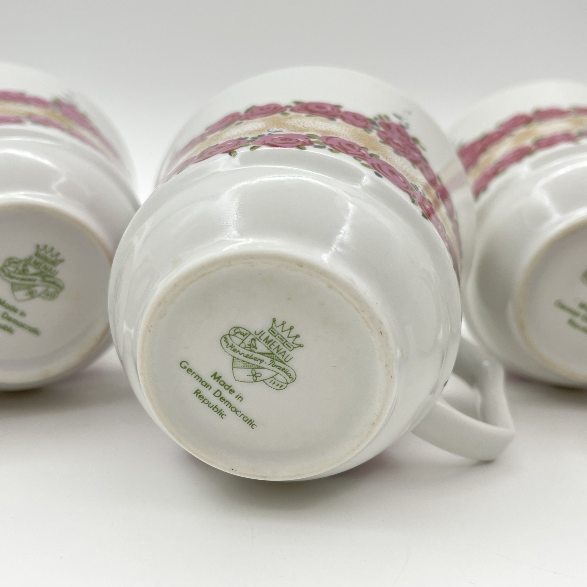 Сервиз чайно-кофейный на 5 персон (12 предметов), украшенный цветочным декором, фарфор, деколь, золочение, Graf Von Henneberg Porzellan, 1777 Jlmenau, ГДР, 1973-1977 гг.