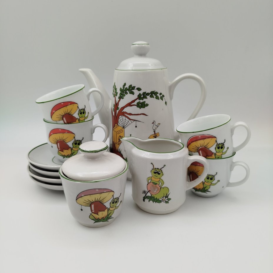Сервиз чайный (детский) на 4 персоны "Гусеница" (11 предметов), фарфор, деколь, картон, ГДР, 1970-1990 гг.