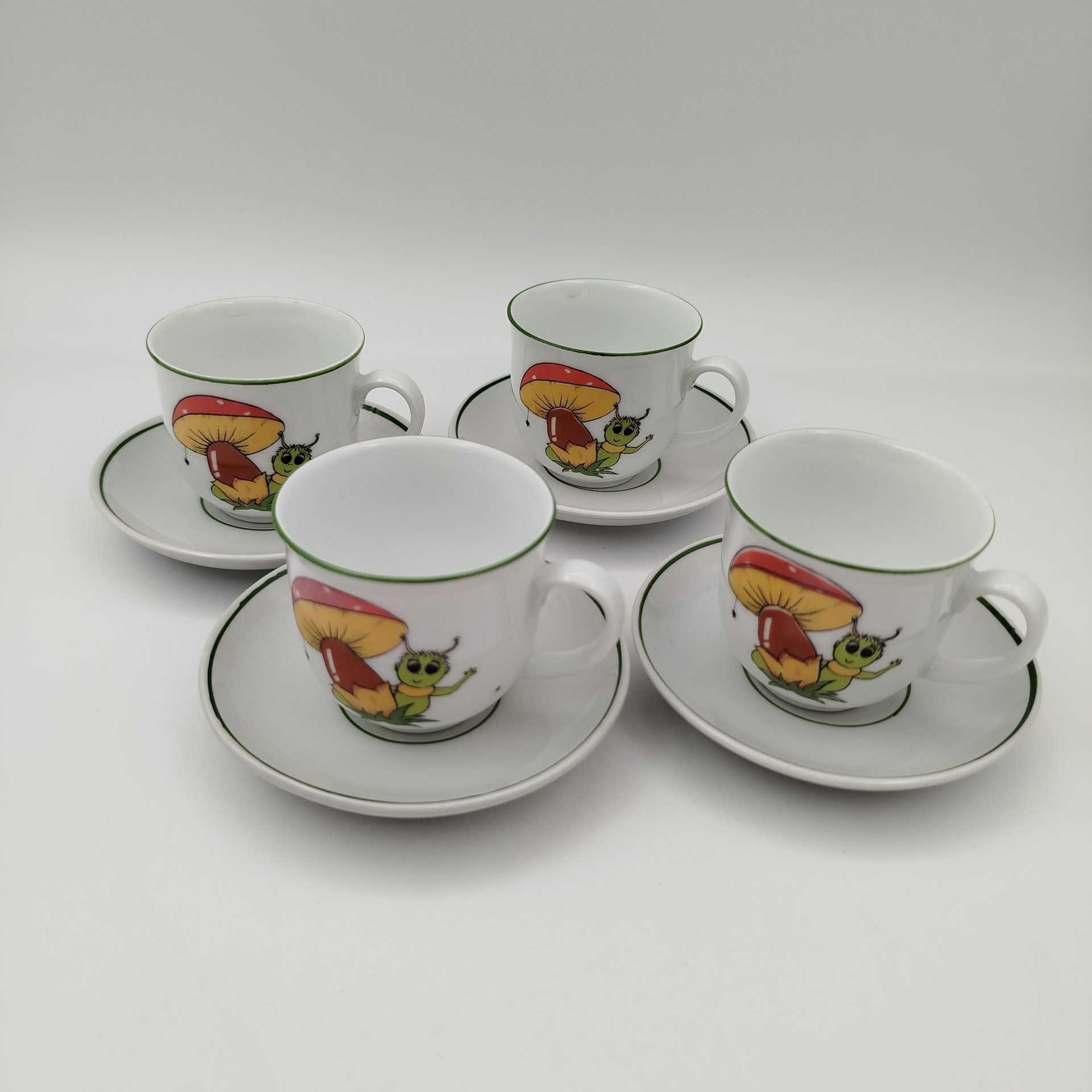 Сервиз чайный (детский) на 4 персоны "Гусеница" (11 предметов), фарфор, деколь, картон, ГДР, 1970-1990 гг.