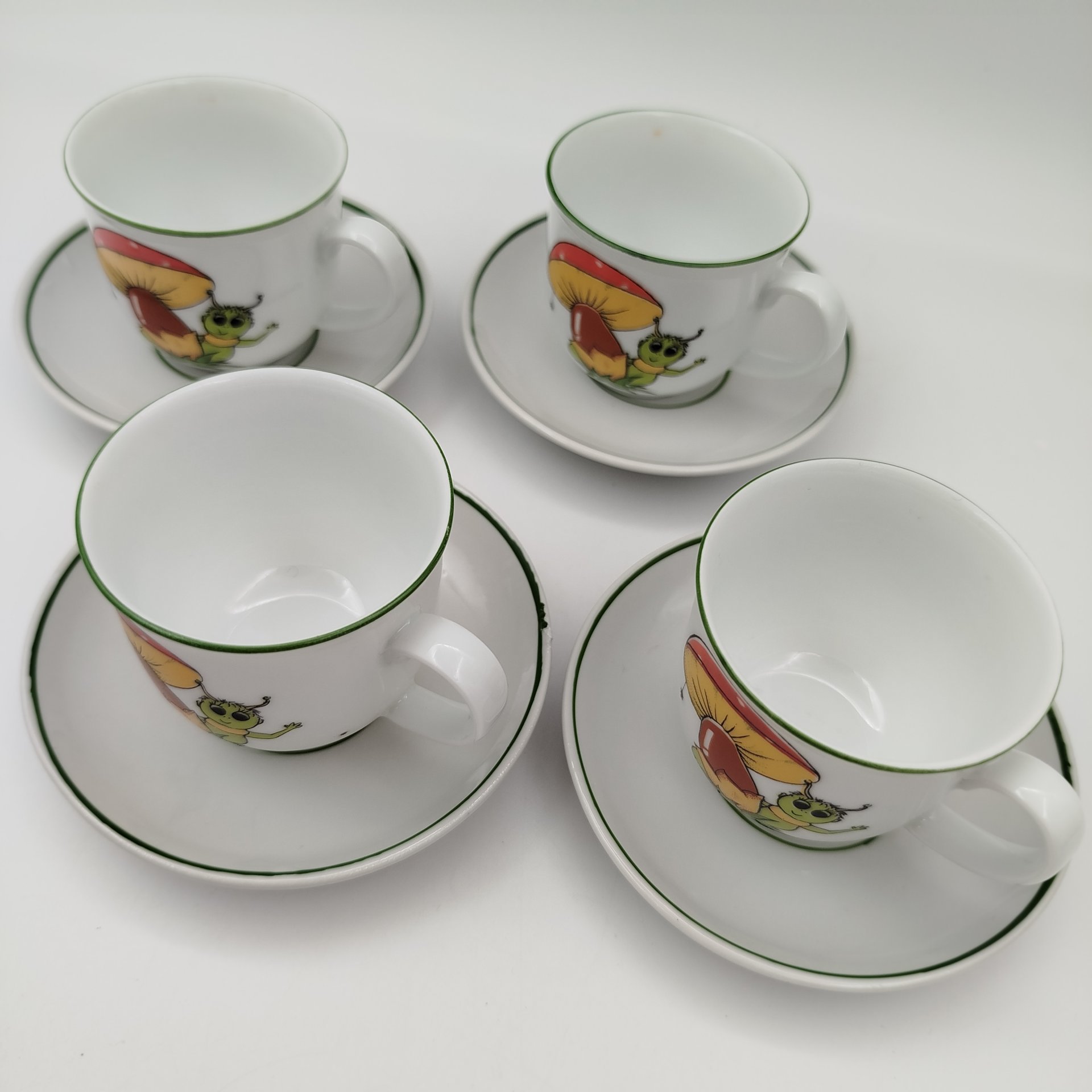 Сервиз чайный (детский) на 4 персоны "Гусеница" (11 предметов), фарфор, деколь, картон, ГДР, 1970-1990 гг.