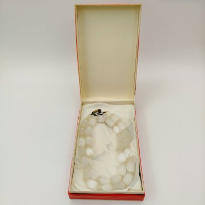 Бусы винтажные из "сатинового стекла" в подарочной коробке, стекло, металл, Чехословакия, 1950-1970 гг.