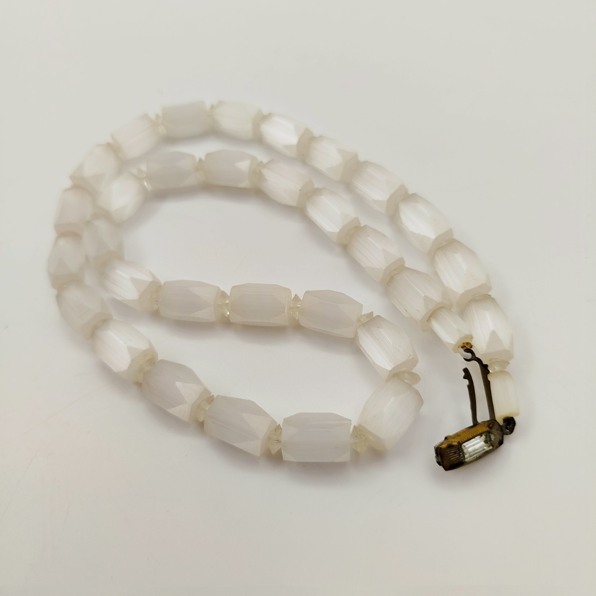 Бусы винтажные из "сатинового стекла" в подарочной коробке, стекло, металл, Чехословакия, 1950-1970 гг.