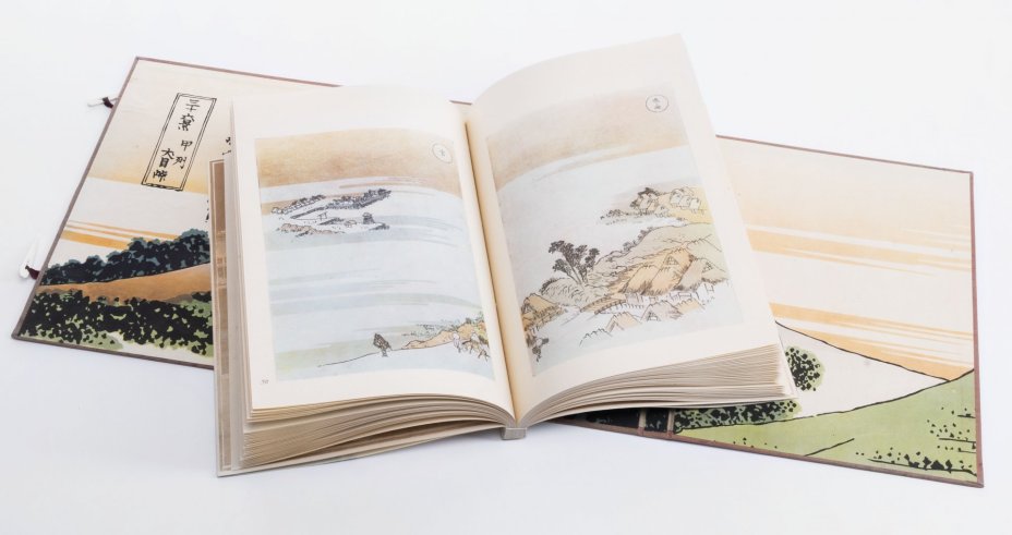 Альбом "Hokusai. Der vom Malen besessene" на немецком языке, бумага, печать, ткань, "Artia", Прага, Чехословакия, 1956 г., Издательство «Artia»