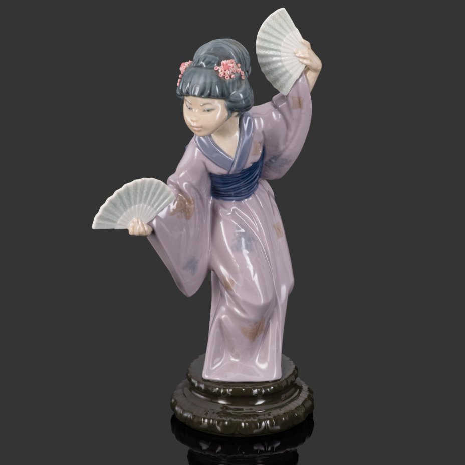 Статуэтка "Madama Butterfly" ("Танец гейши с веерами"), скульптор Salvador Debon, фарфор, роспись, Lladro, Испания, 1970-1990 гг.